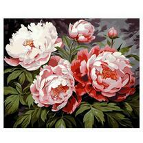 Куст нежных розовых пионов