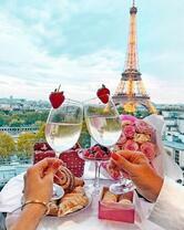 Без бренда «Свидание на фоне Эйфелевой башки» в Хабаровске