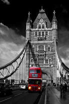 Автобус на Тауэрском мосту в Лондоне